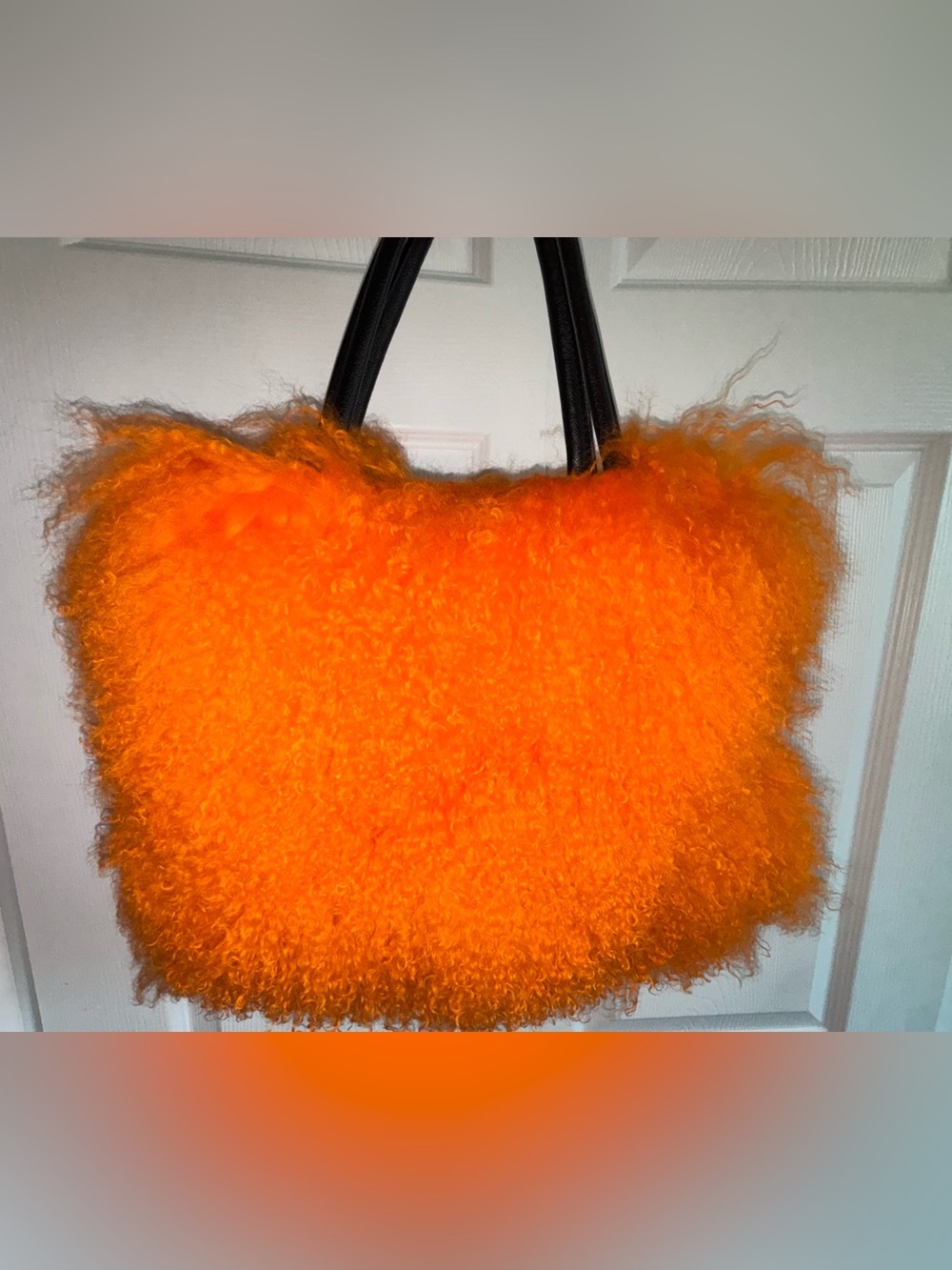 🎃 Halloween Orange Mongolian Fur Purse - 40 x 30 - includes chain! - Picture 2 of 8